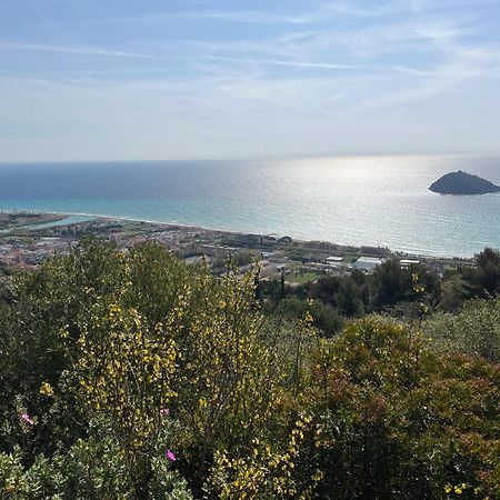 Le Torri Riviera Holiday Альбенга Екстер'єр фото