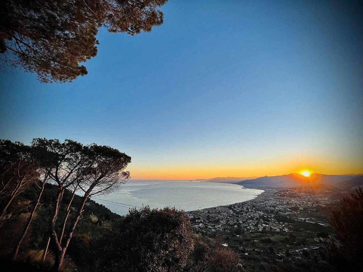 Le Torri Riviera Holiday Альбенга Екстер'єр фото