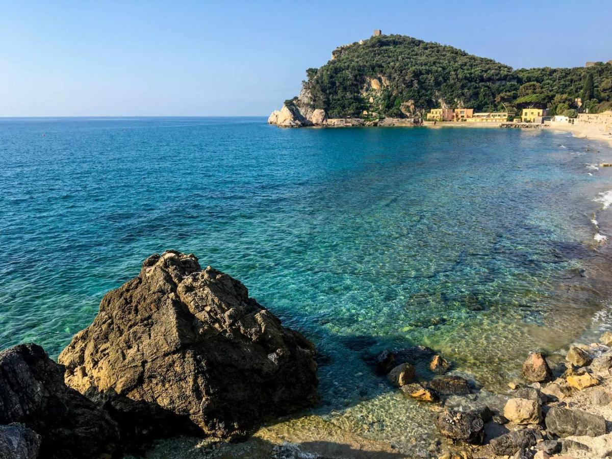 Le Torri Riviera Holiday Альбенга Екстер'єр фото