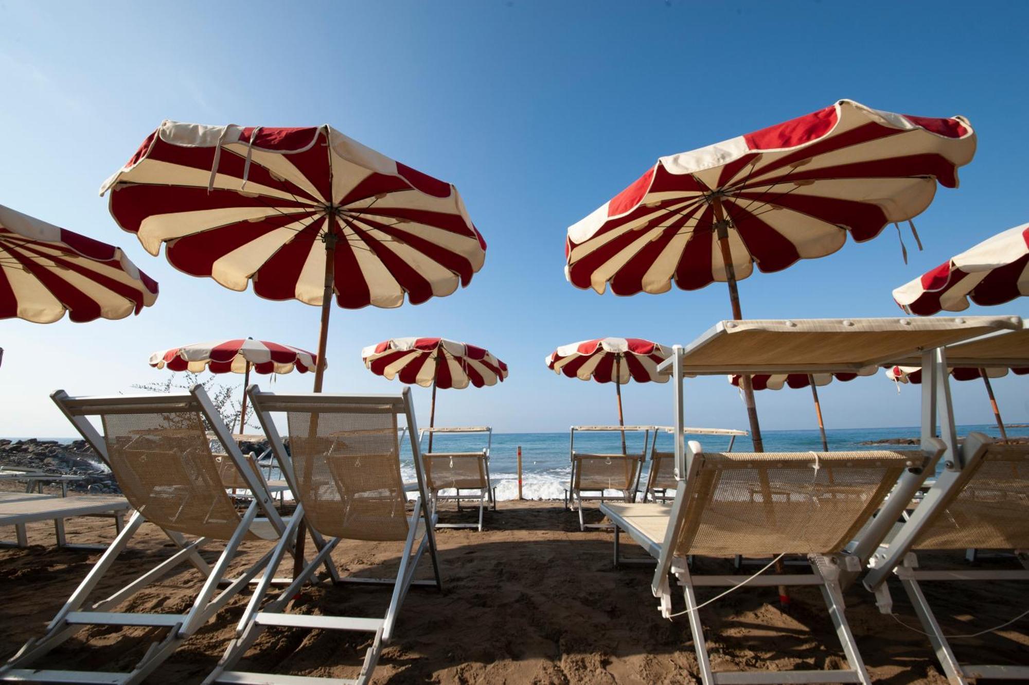 Le Torri Riviera Holiday Альбенга Екстер'єр фото